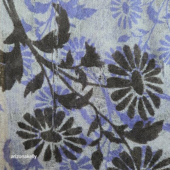 Cashmere Lightweight Scarf Floral Design - Picture 3 of 10